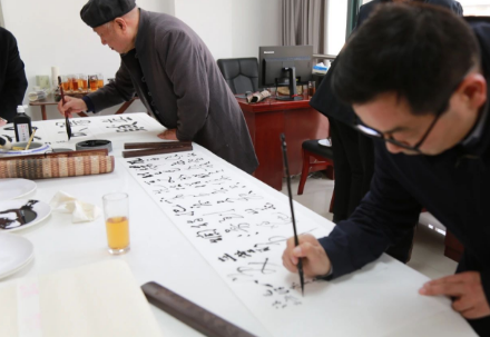 商丘市老年诗词学会举行迎春书画联谊笔会